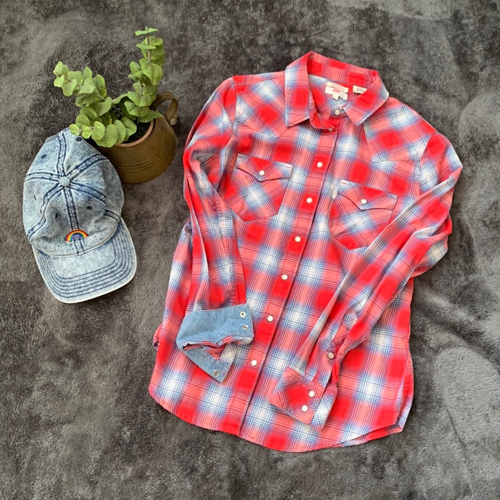 Levi’s ladies size medium western shirt